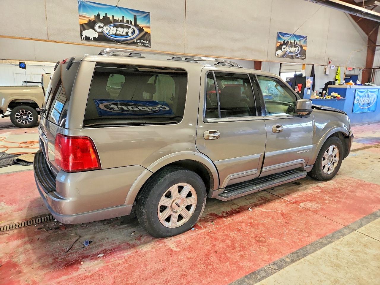 2004 LINCOLN NAVIGATOR photo 3