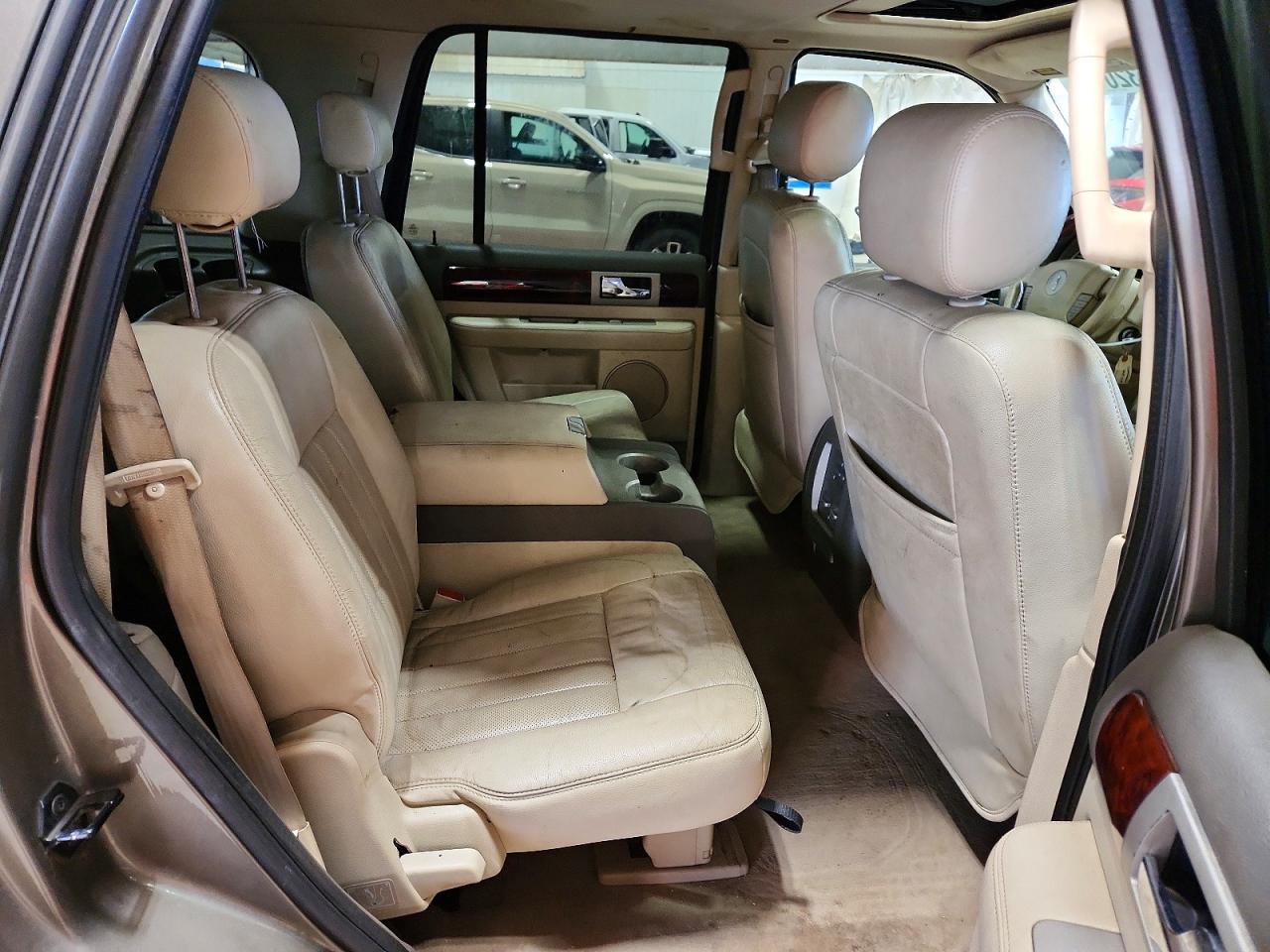 2004 LINCOLN NAVIGATOR photo 11