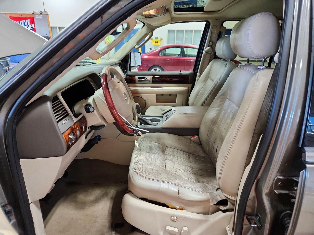 2004 LINCOLN NAVIGATOR photo 7