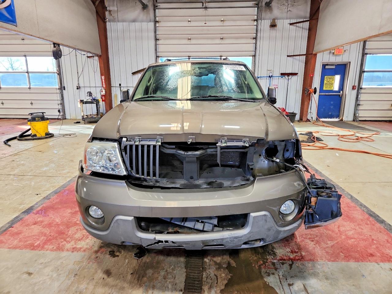 2004 LINCOLN NAVIGATOR photo 5