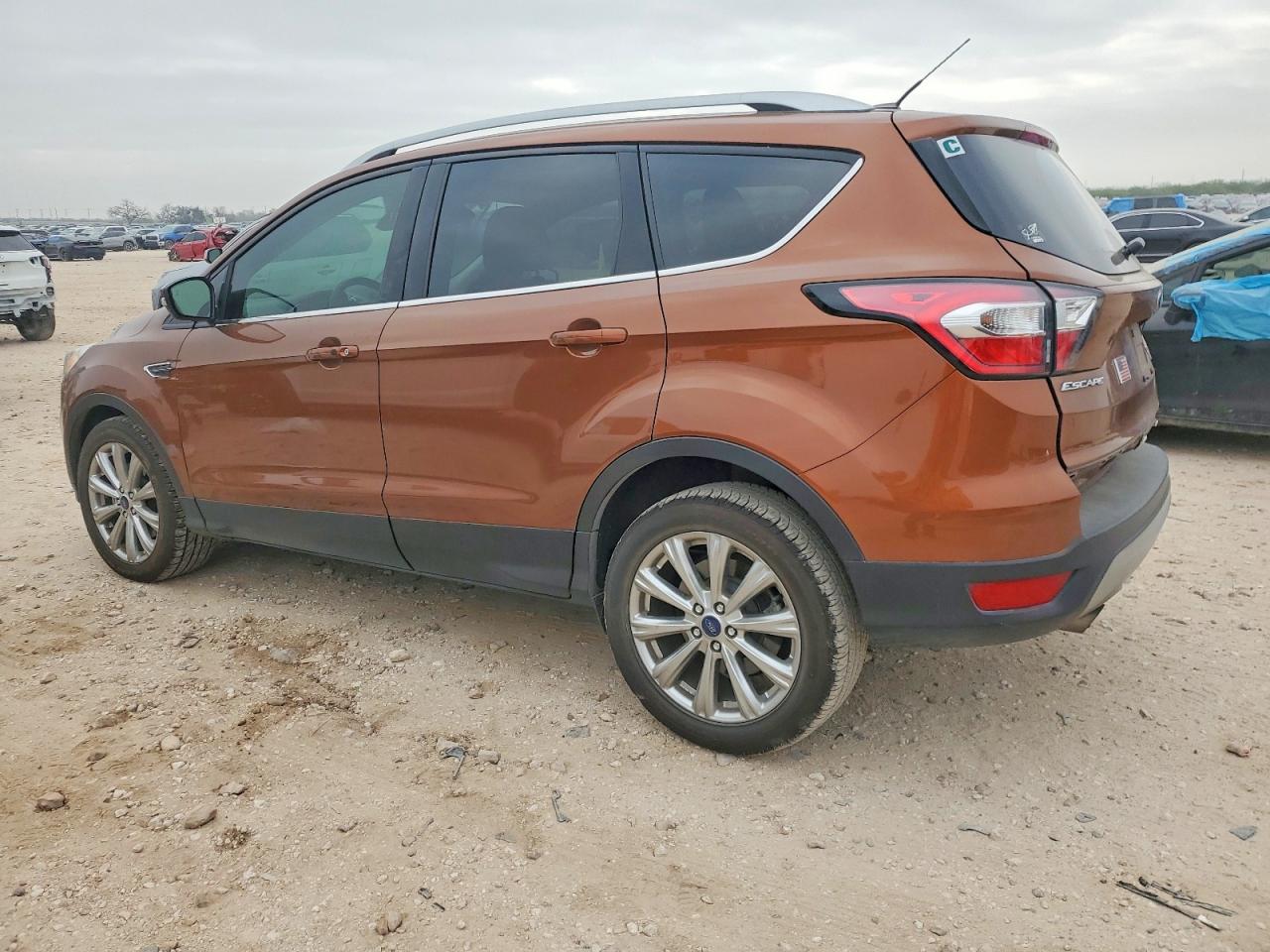 2017 FORD ESCAPE TITANIUM photo 2