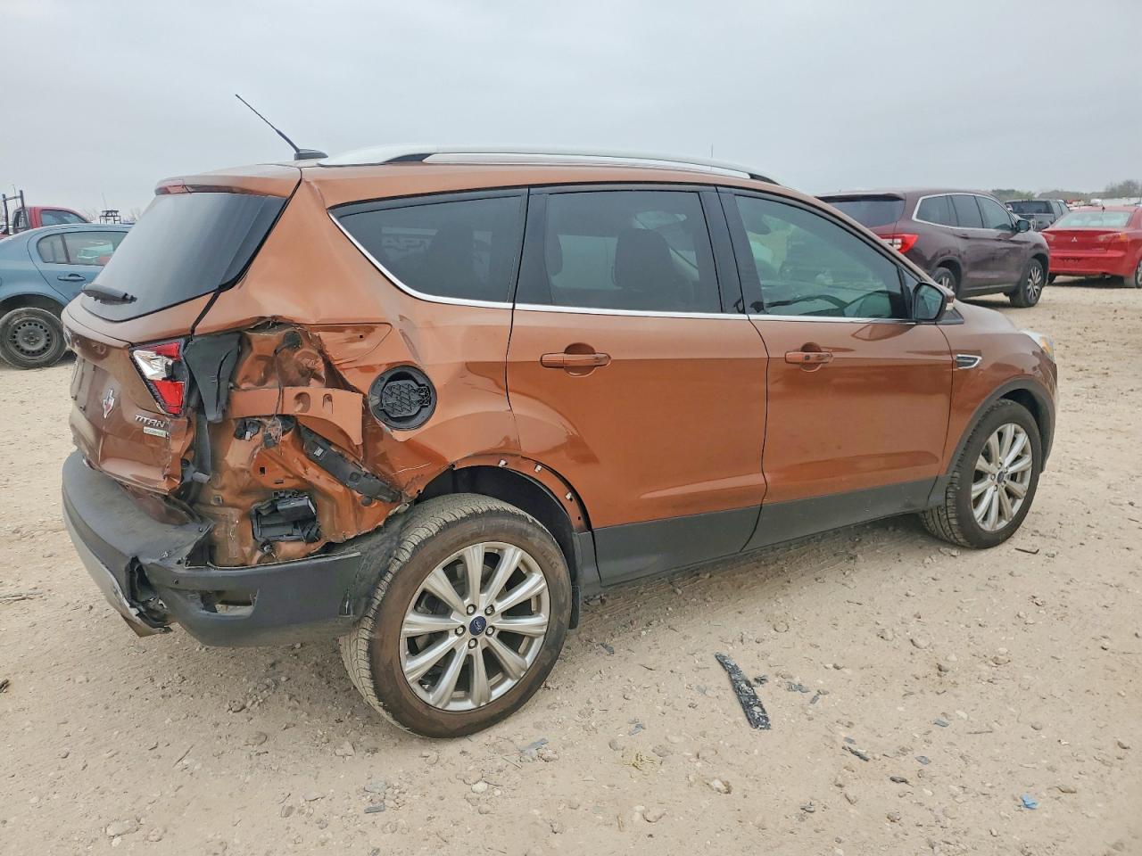 2017 FORD ESCAPE TITANIUM photo 3