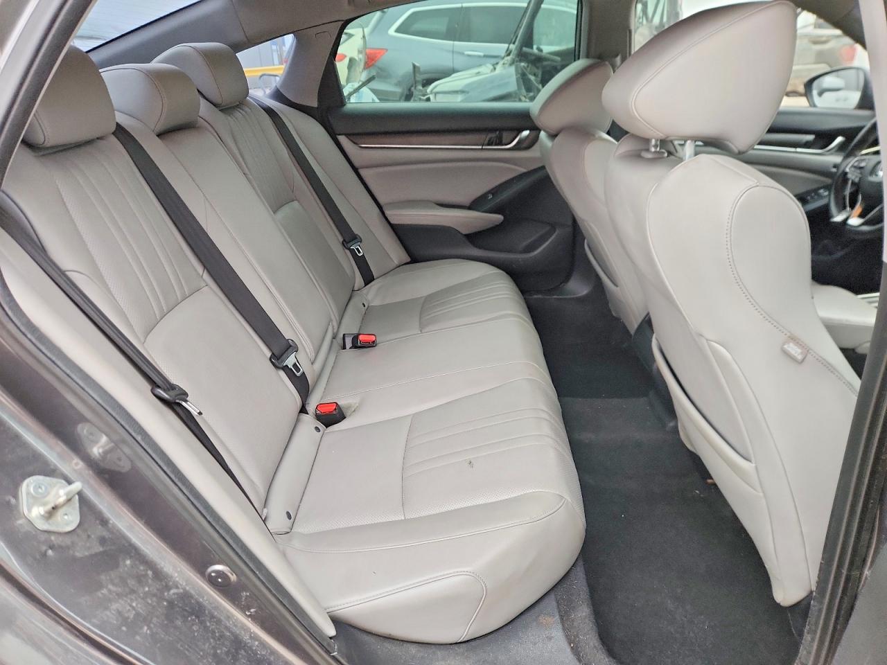 2018 HONDA ACCORD TOURING photo 10
