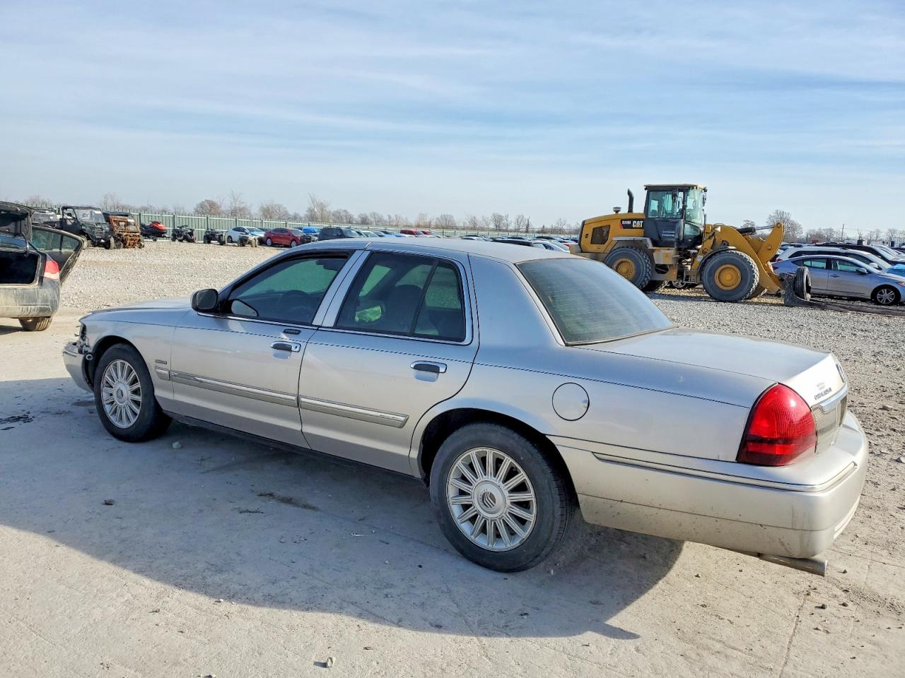 2009 MERCURY GRAND MARQUIS LS photo 2