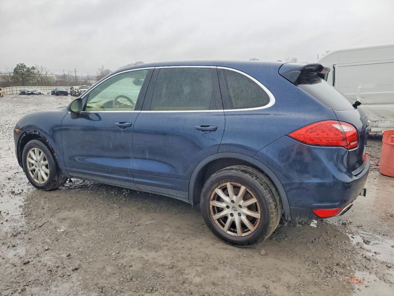 2012 PORSCHE CAYENNE photo 2