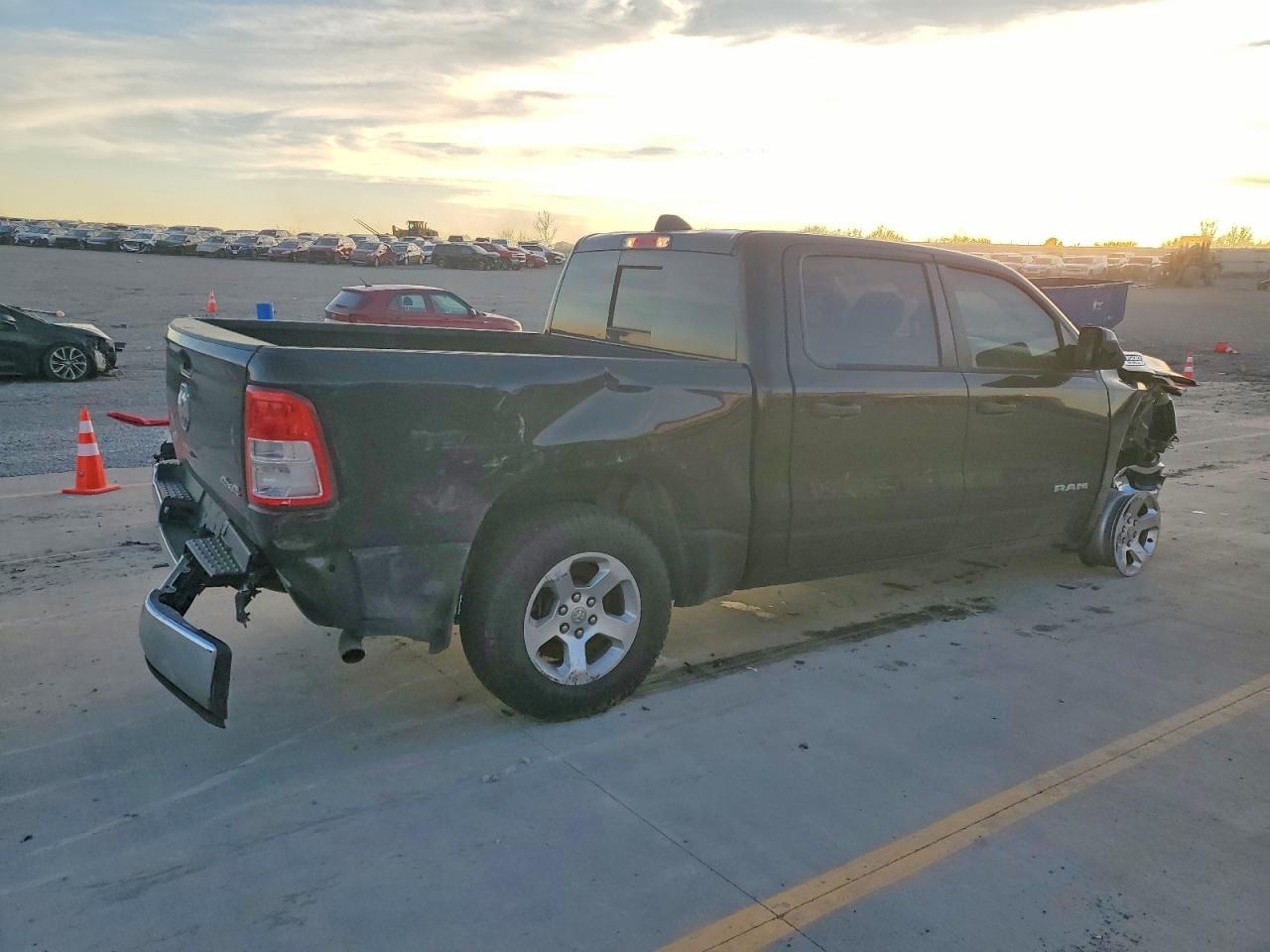 2019 RAM 1500 TRADESMAN photo 3