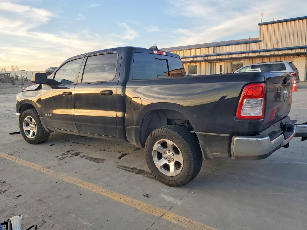 2019 RAM 1500 TRADESMAN photo 2