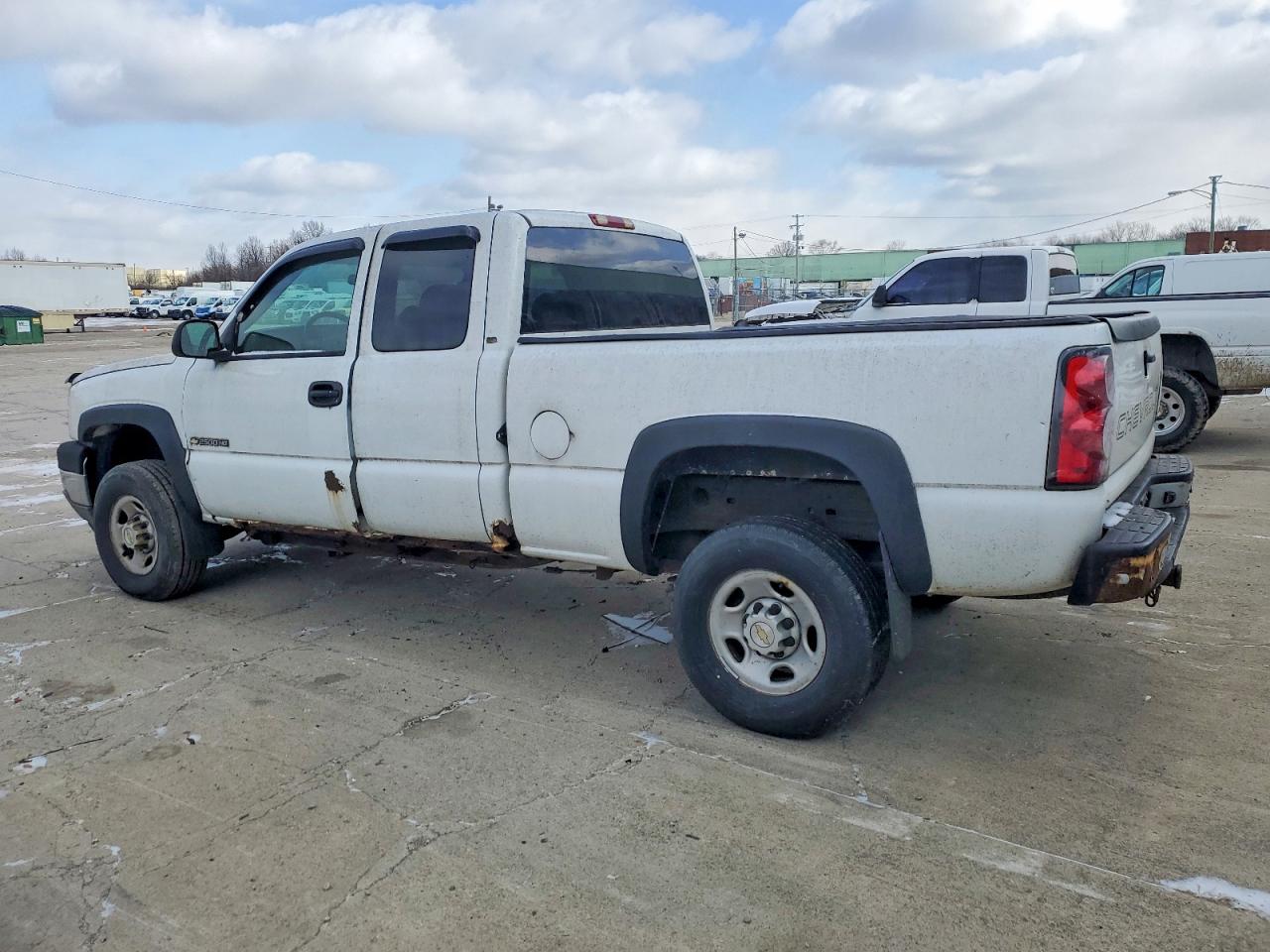 2004 CHEVROLET SILVERADO C2500 HEAVY DUTY photo 2
