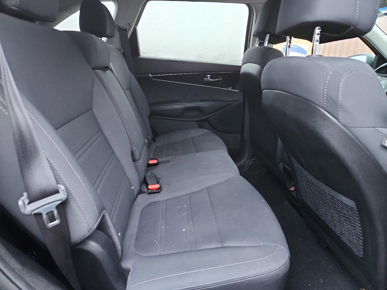 2017 KIA SORENTO LX photo 11