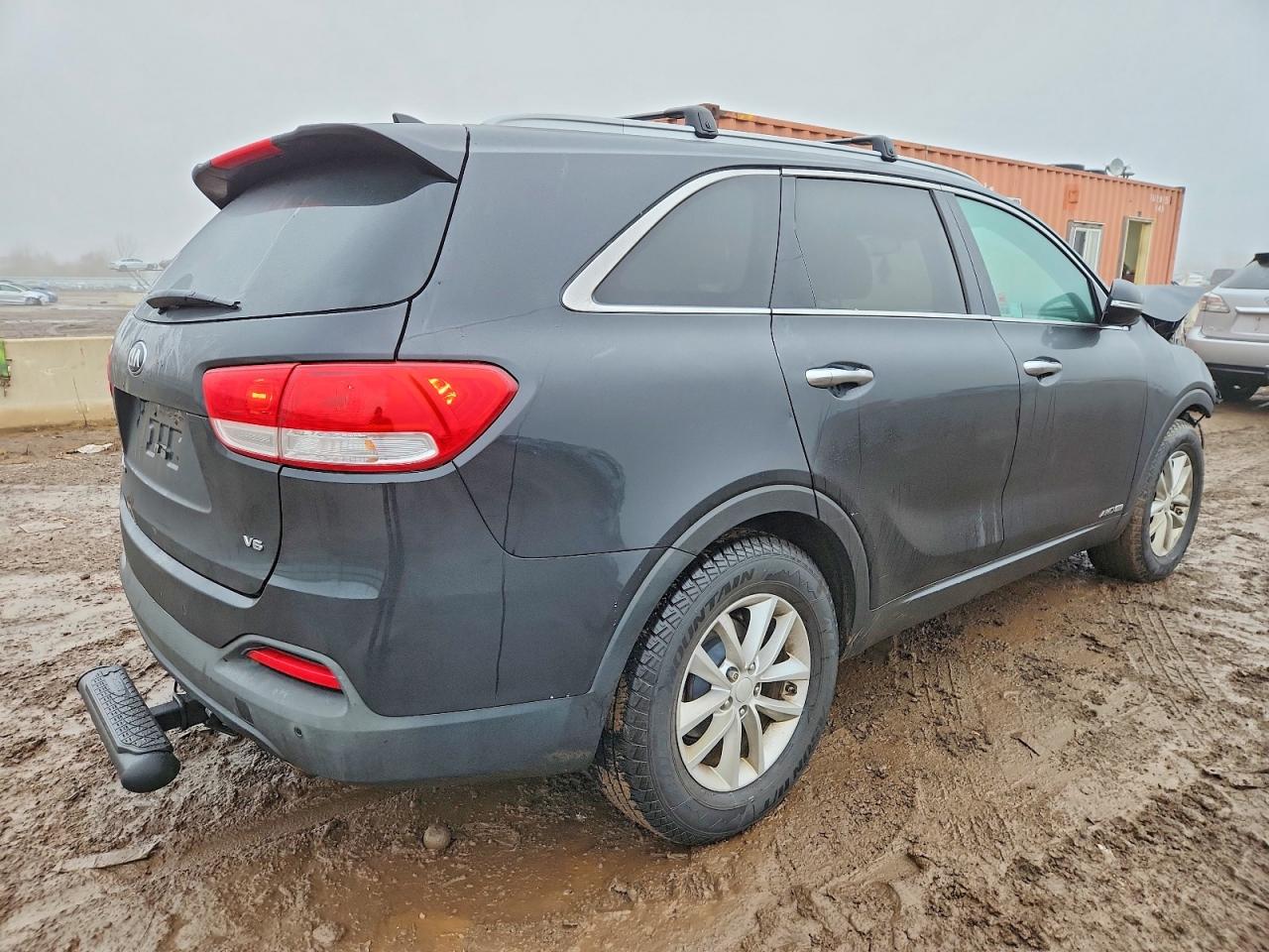 2017 KIA SORENTO LX photo 3