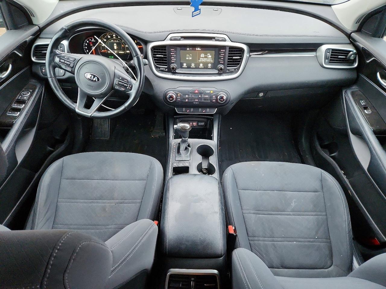2017 KIA SORENTO LX photo 8