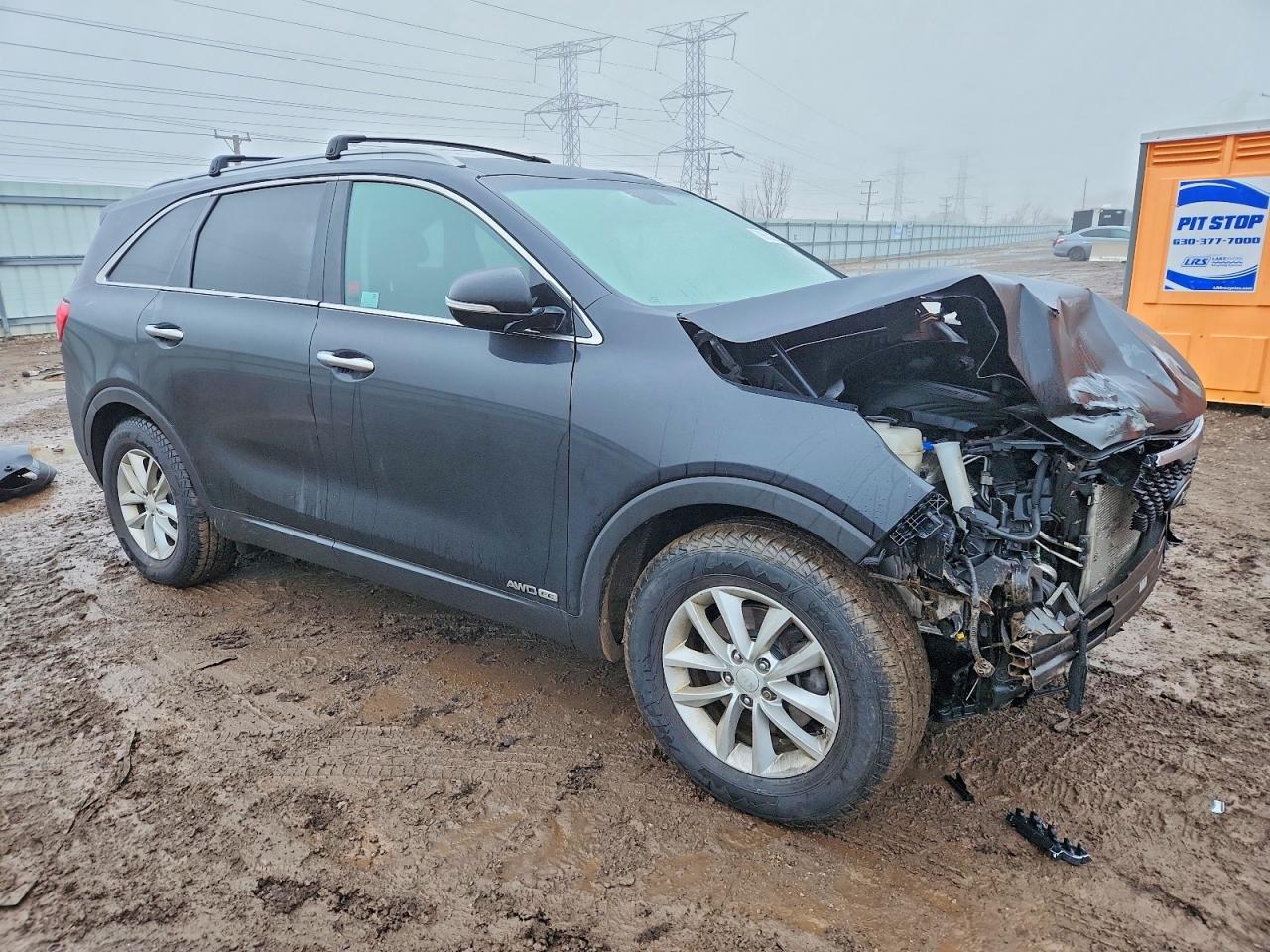 2017 KIA SORENTO LX photo 4
