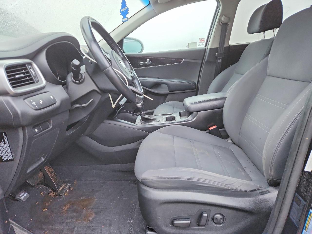 2017 KIA SORENTO LX photo 7