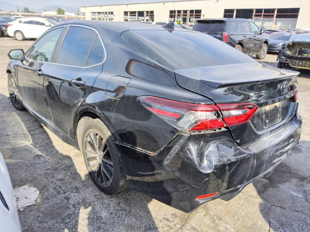 2022 TOYOTA CAMRY SE photo 2