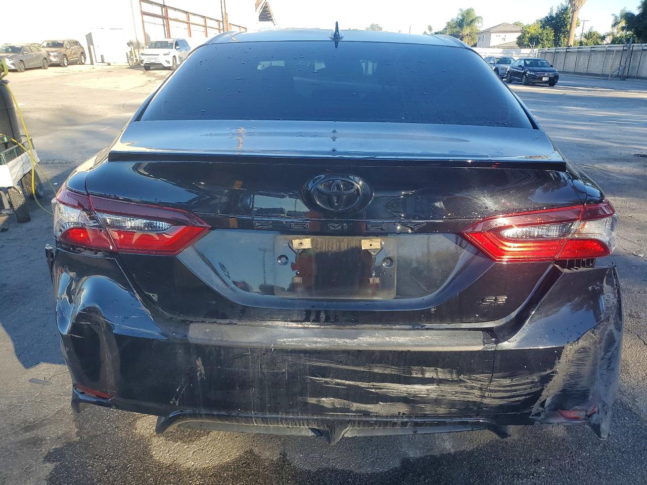 2022 TOYOTA CAMRY SE photo 6