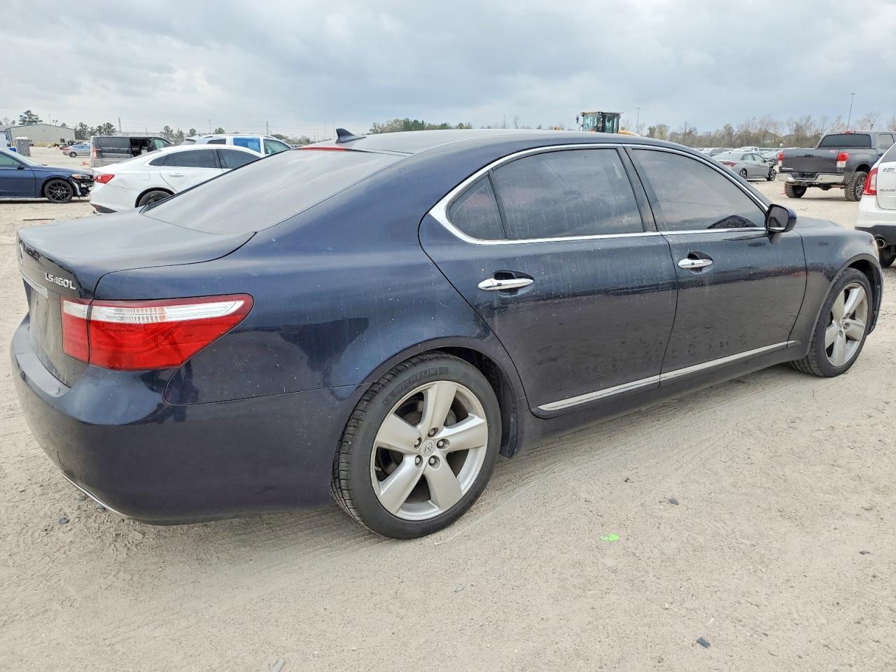2008 LEXUS LS 460L photo 3