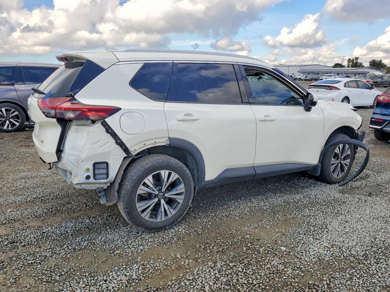 2021 NISSAN ROGUE SV photo 3