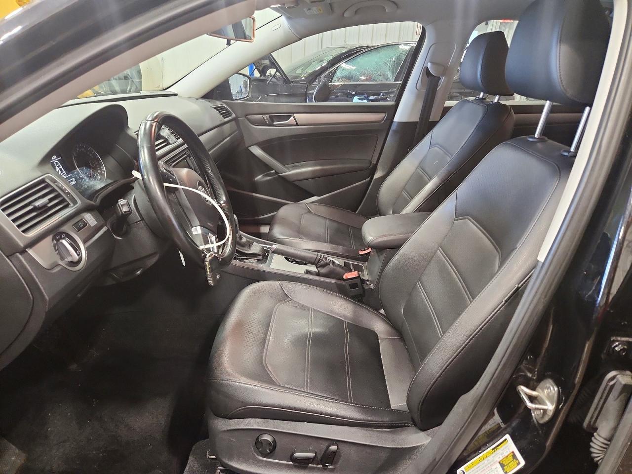 2015 VOLKSWAGEN PASSAT SE photo 7