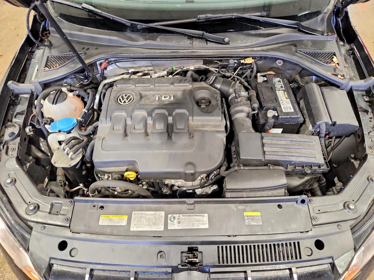 2015 VOLKSWAGEN PASSAT SE photo 11