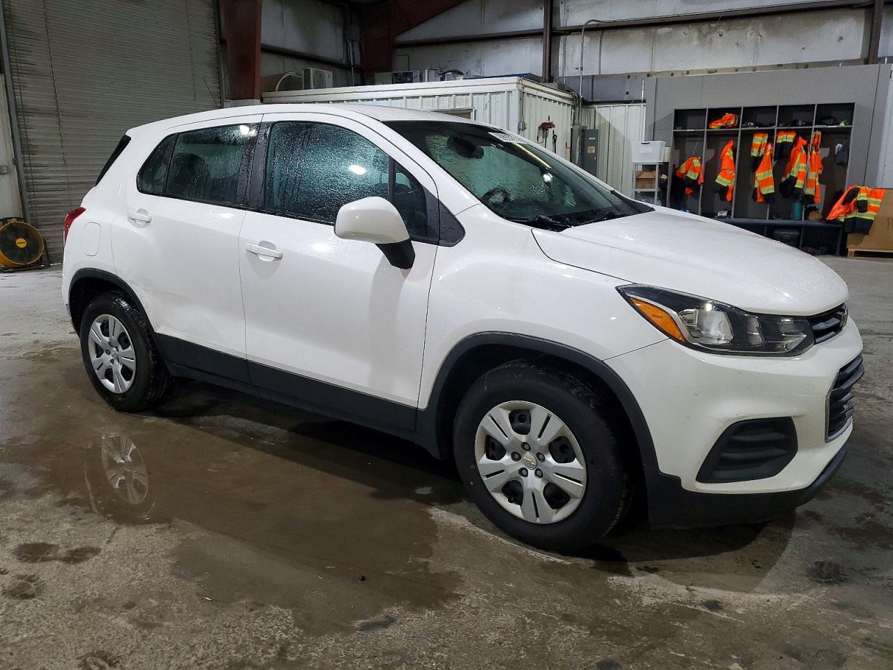 2019 CHEVROLET TRAX LS photo 4