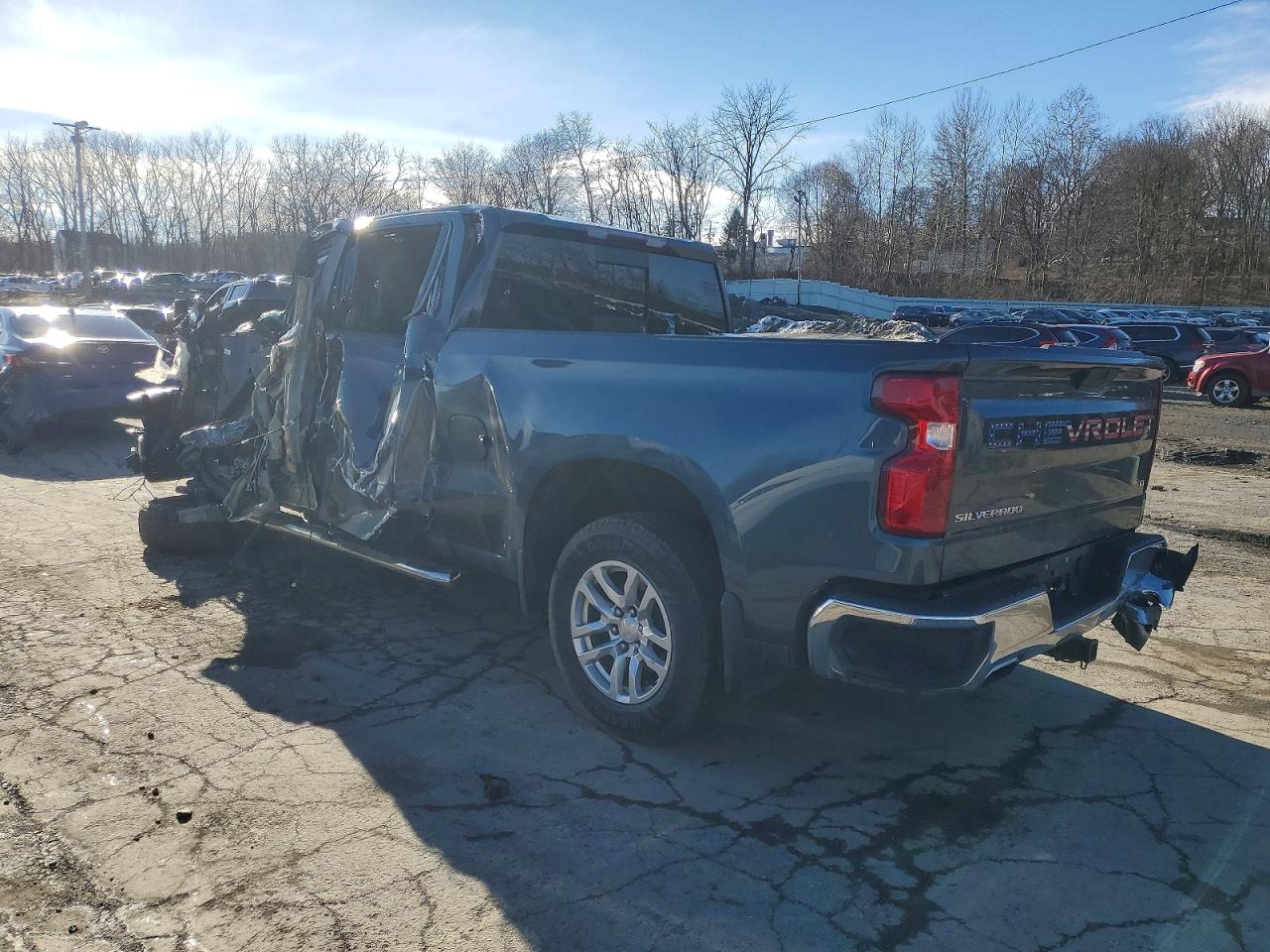 2019 CHEVROLET SILVERADO K1500 LT photo 2