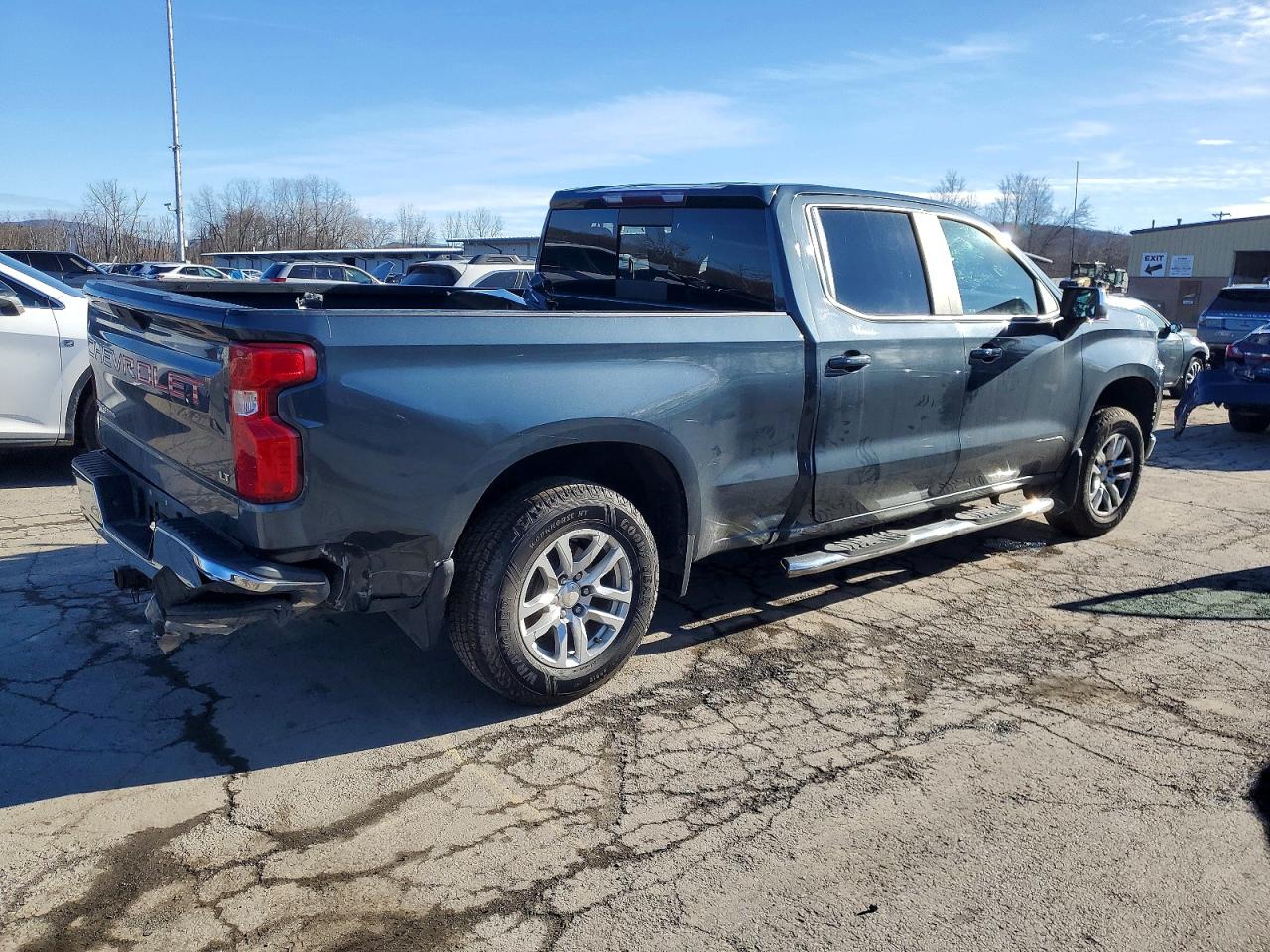 2019 CHEVROLET SILVERADO K1500 LT photo 3