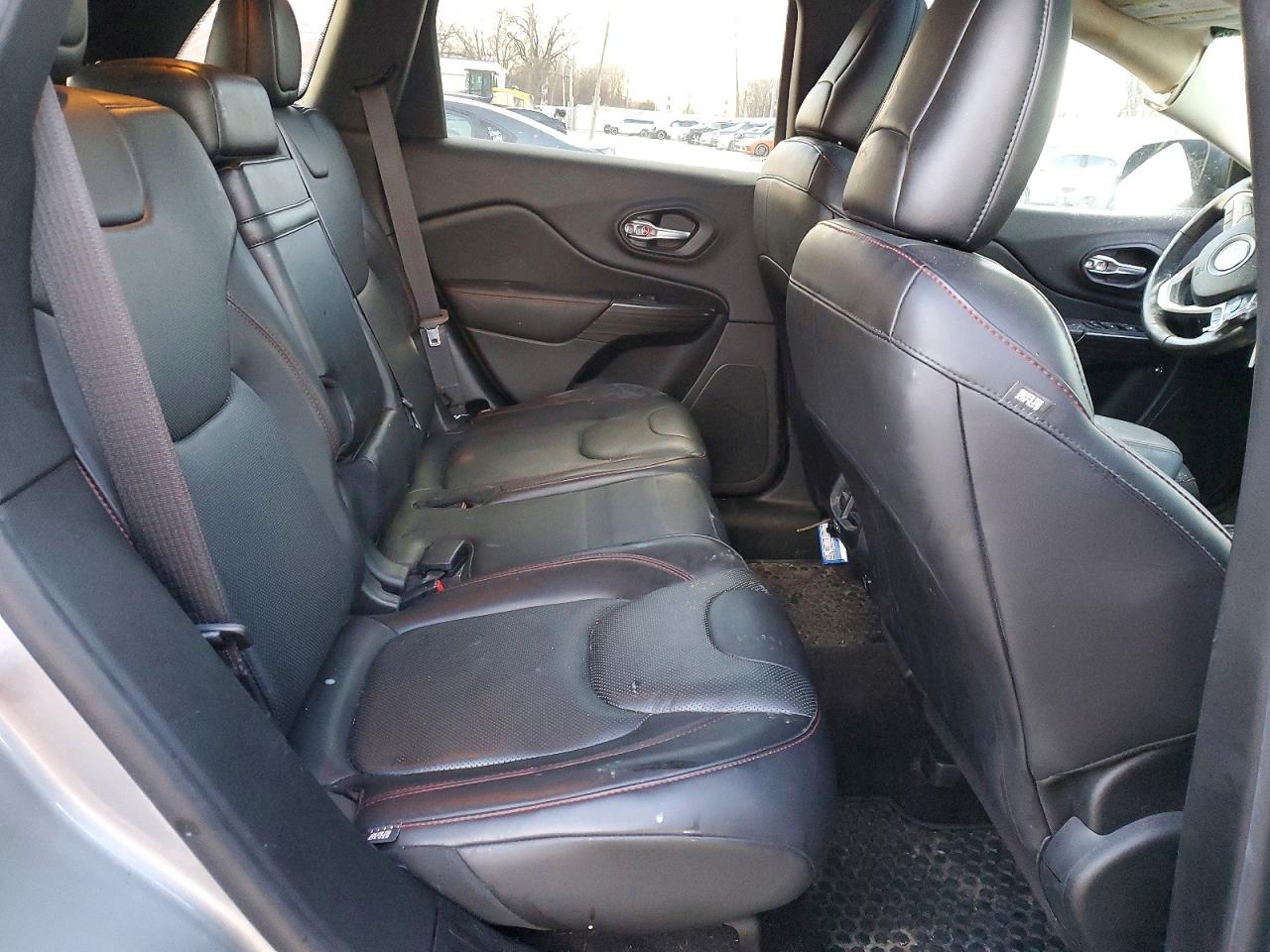 2016 JEEP CHEROKEE TRAILHAWK photo 11