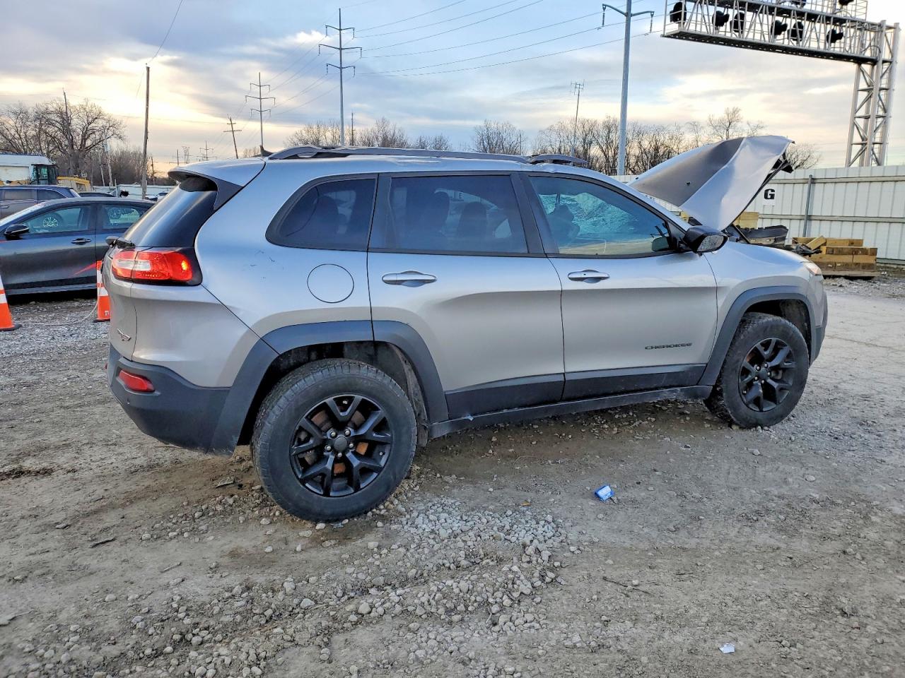 2016 JEEP CHEROKEE TRAILHAWK photo 3