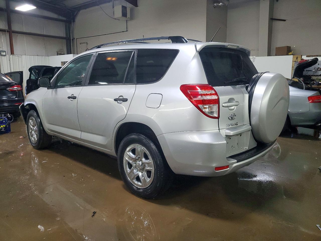2011 TOYOTA RAV4 photo 2