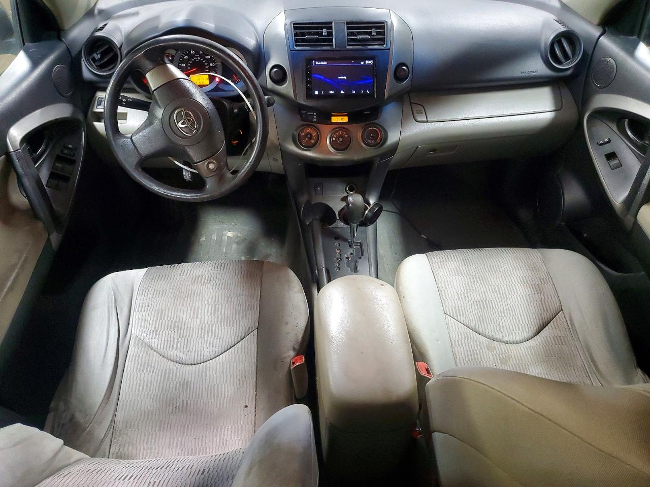 2011 TOYOTA RAV4 photo 8