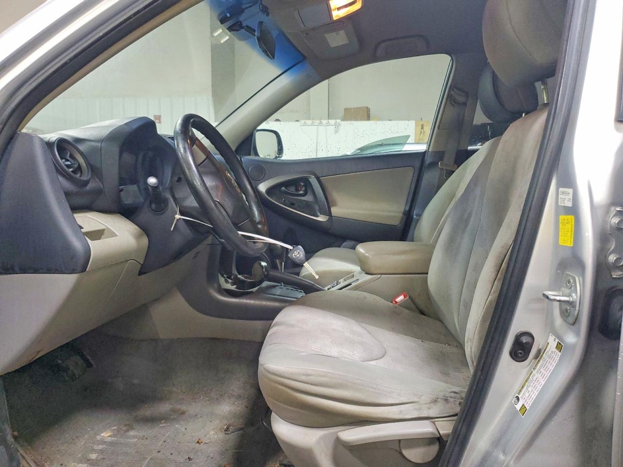 2011 TOYOTA RAV4 photo 7