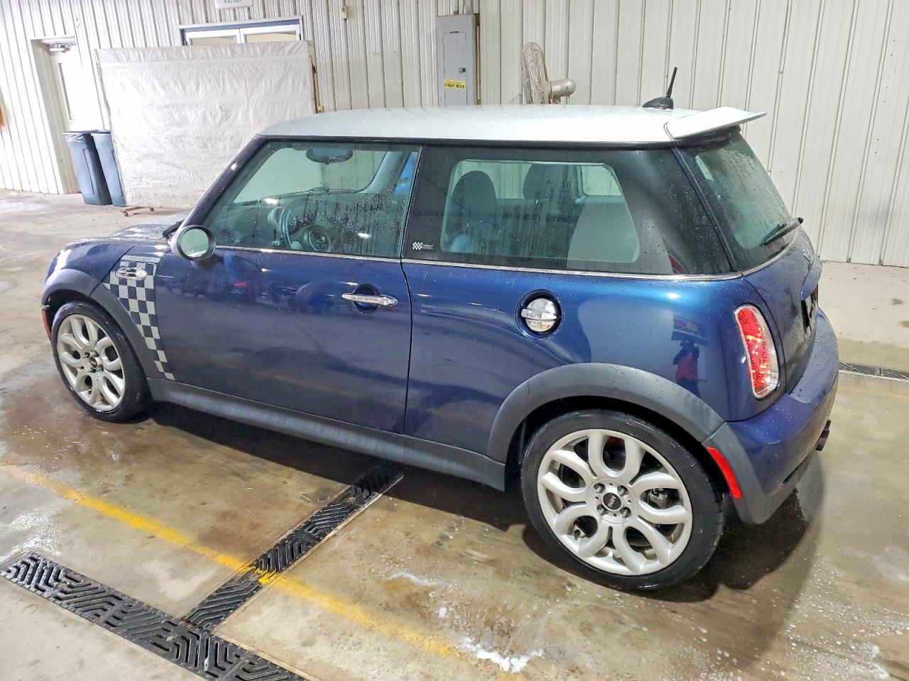 2006 MINI COOPER S photo 2