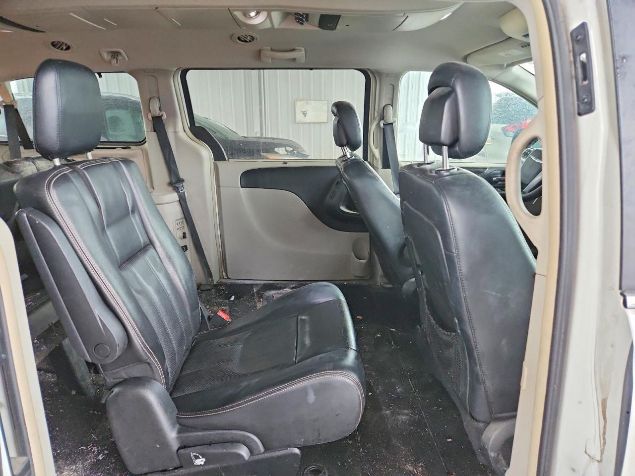 2011 CHRYSLER TOWN & COUNTRY TOURING L photo 11