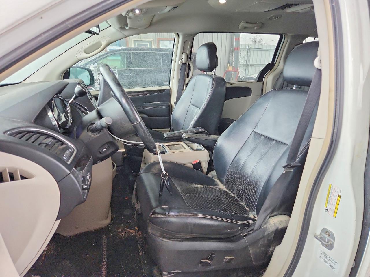 2011 CHRYSLER TOWN & COUNTRY TOURING L photo 7