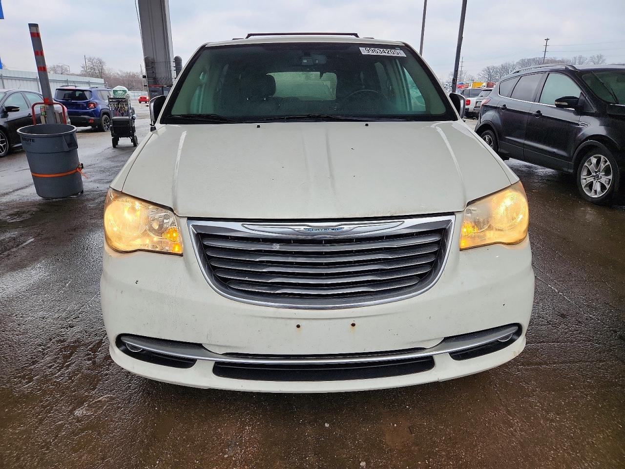 2011 CHRYSLER TOWN & COUNTRY TOURING L photo 5