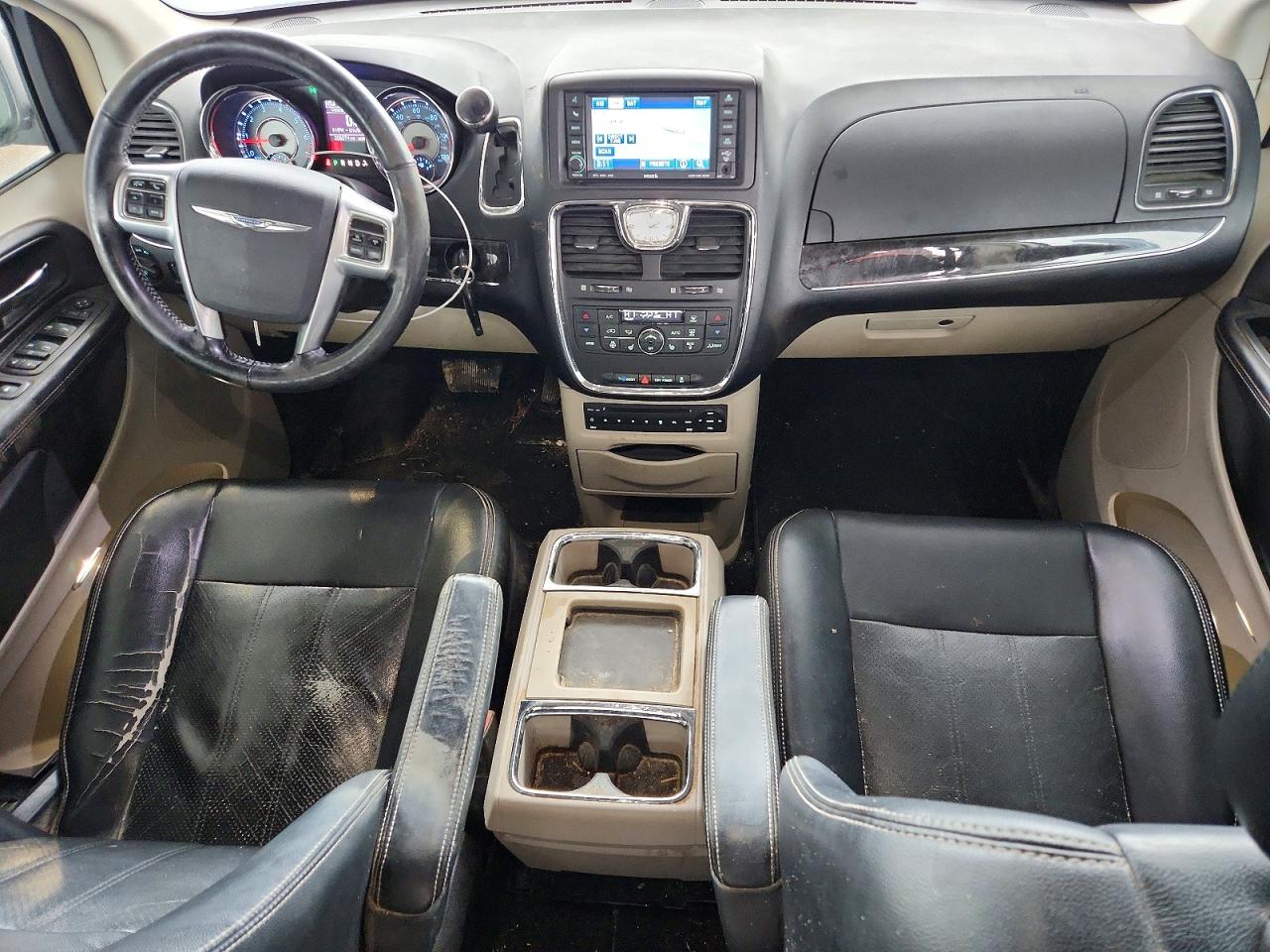 2011 CHRYSLER TOWN & COUNTRY TOURING L photo 8