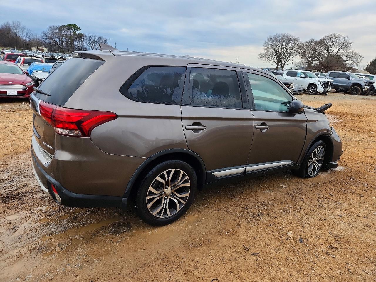 2018 MITSUBISHI OUTLANDER ES photo 3