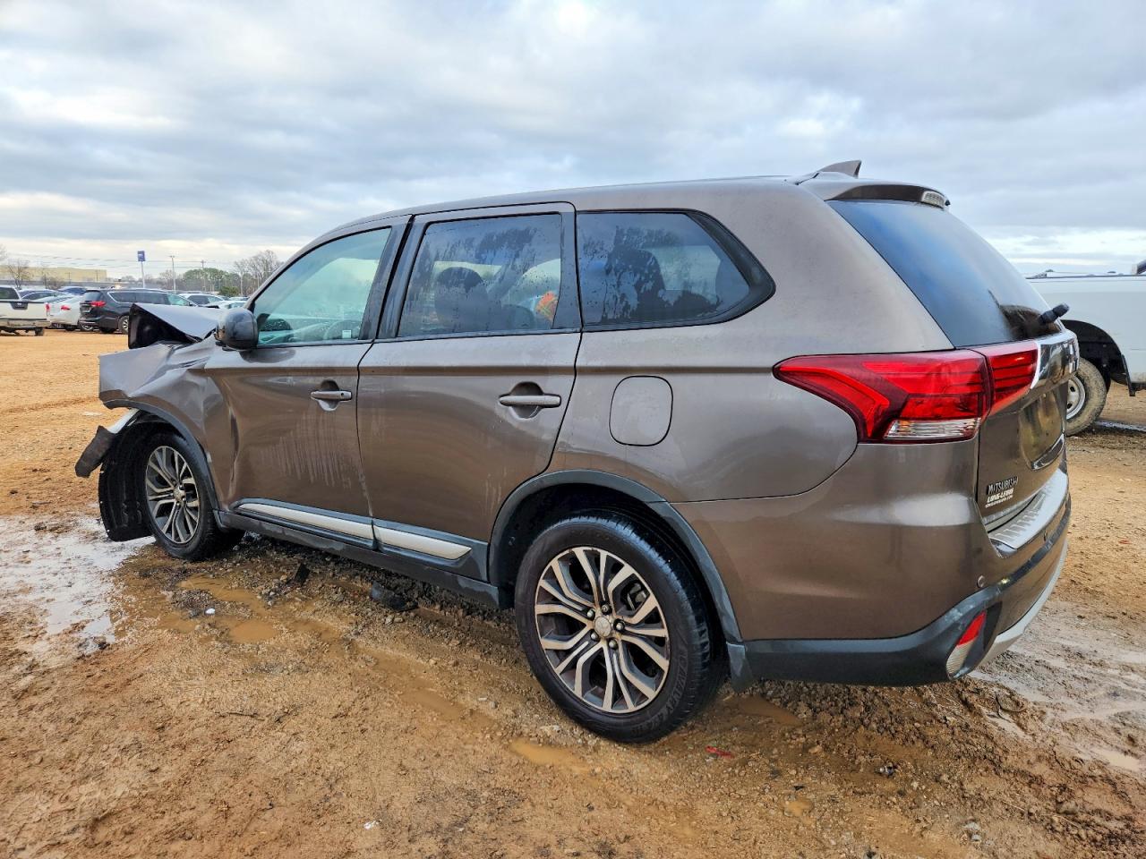 2018 MITSUBISHI OUTLANDER ES photo 2