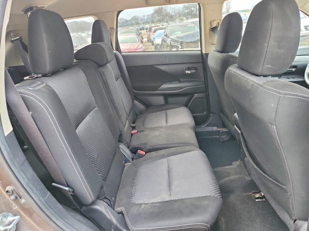2018 MITSUBISHI OUTLANDER ES photo 11