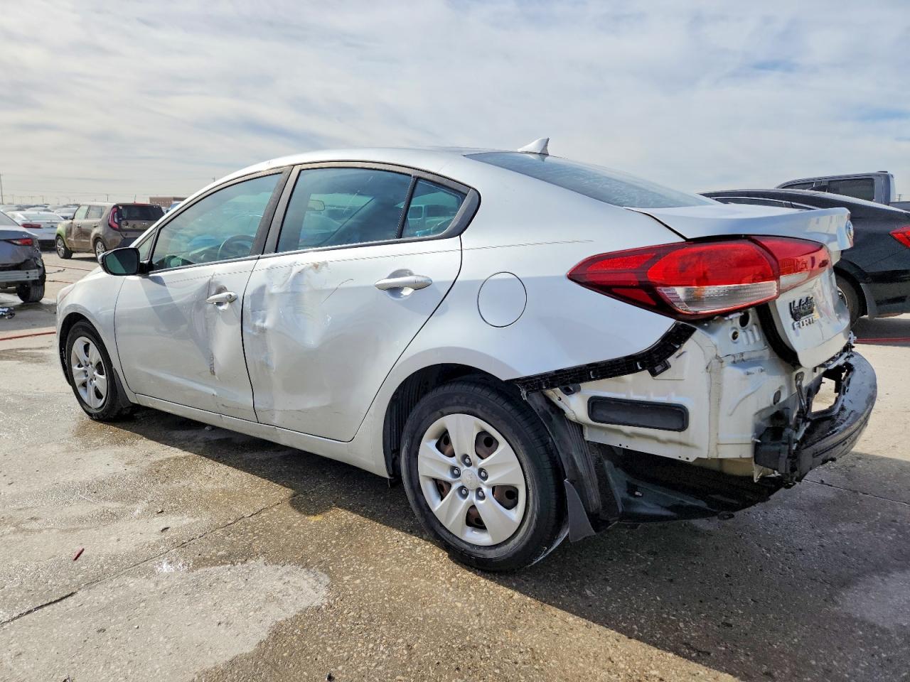 2017 KIA FORTE LX photo 2