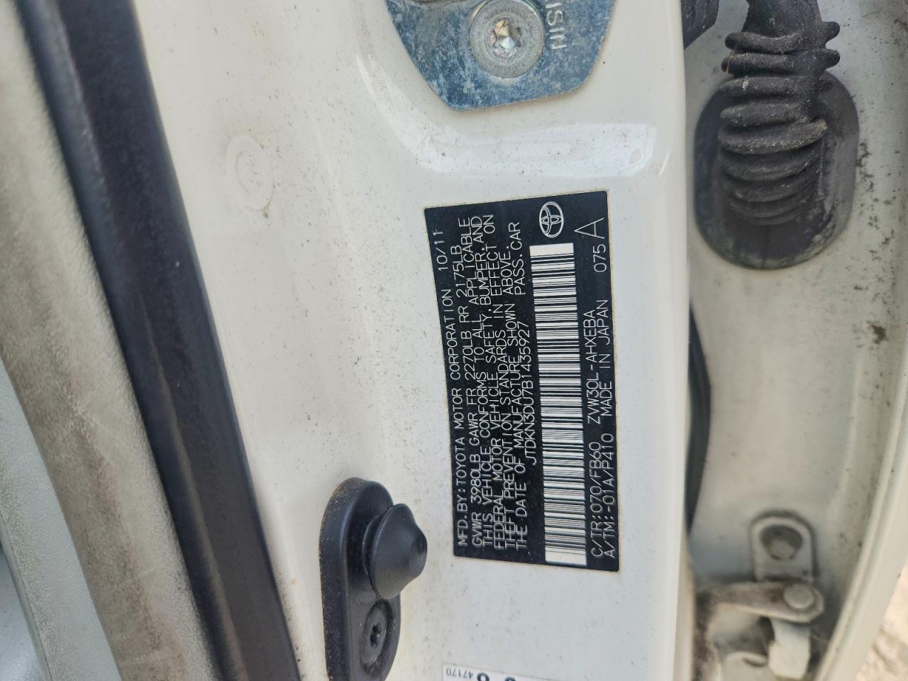 2011 TOYOTA PRIUS photo 12