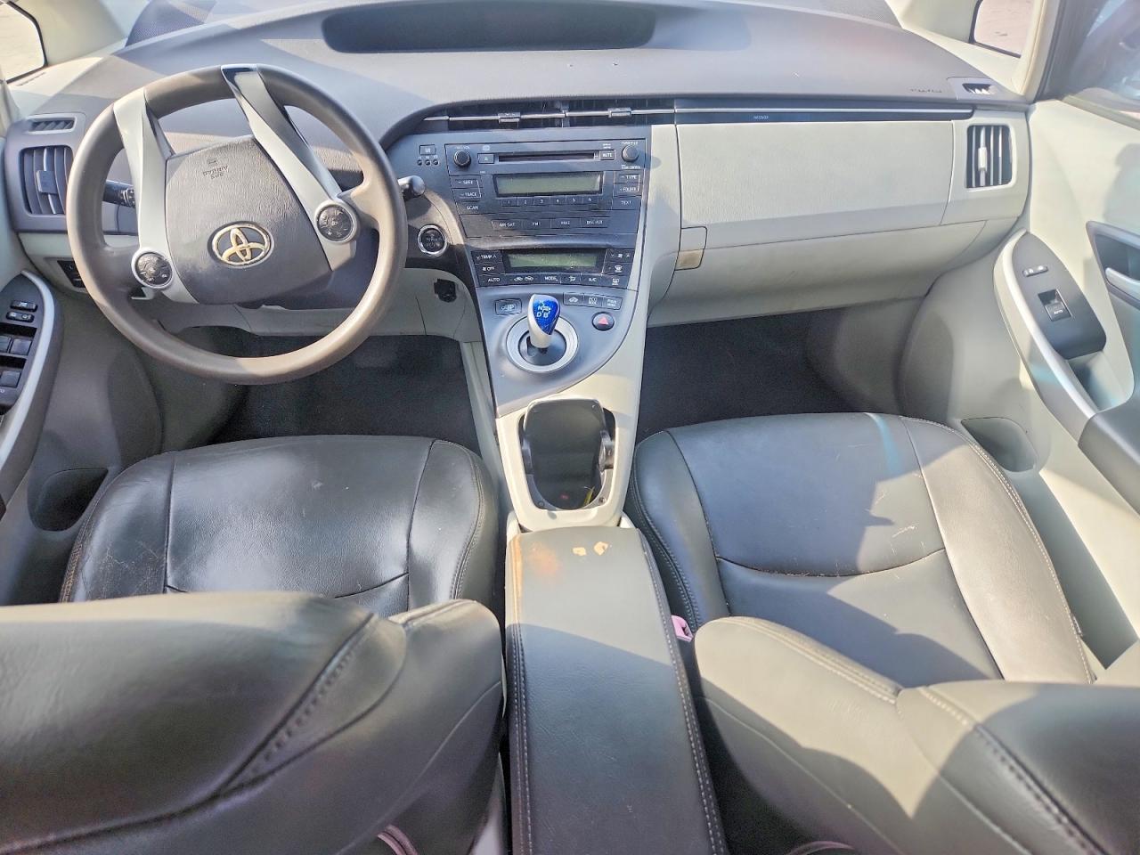 2011 TOYOTA PRIUS photo 8