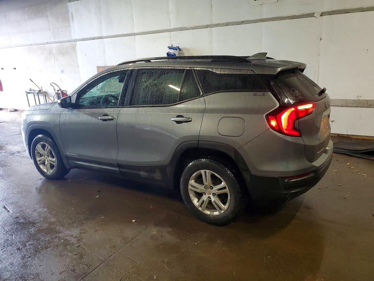 2018 GMC TERRAIN SLE photo 2