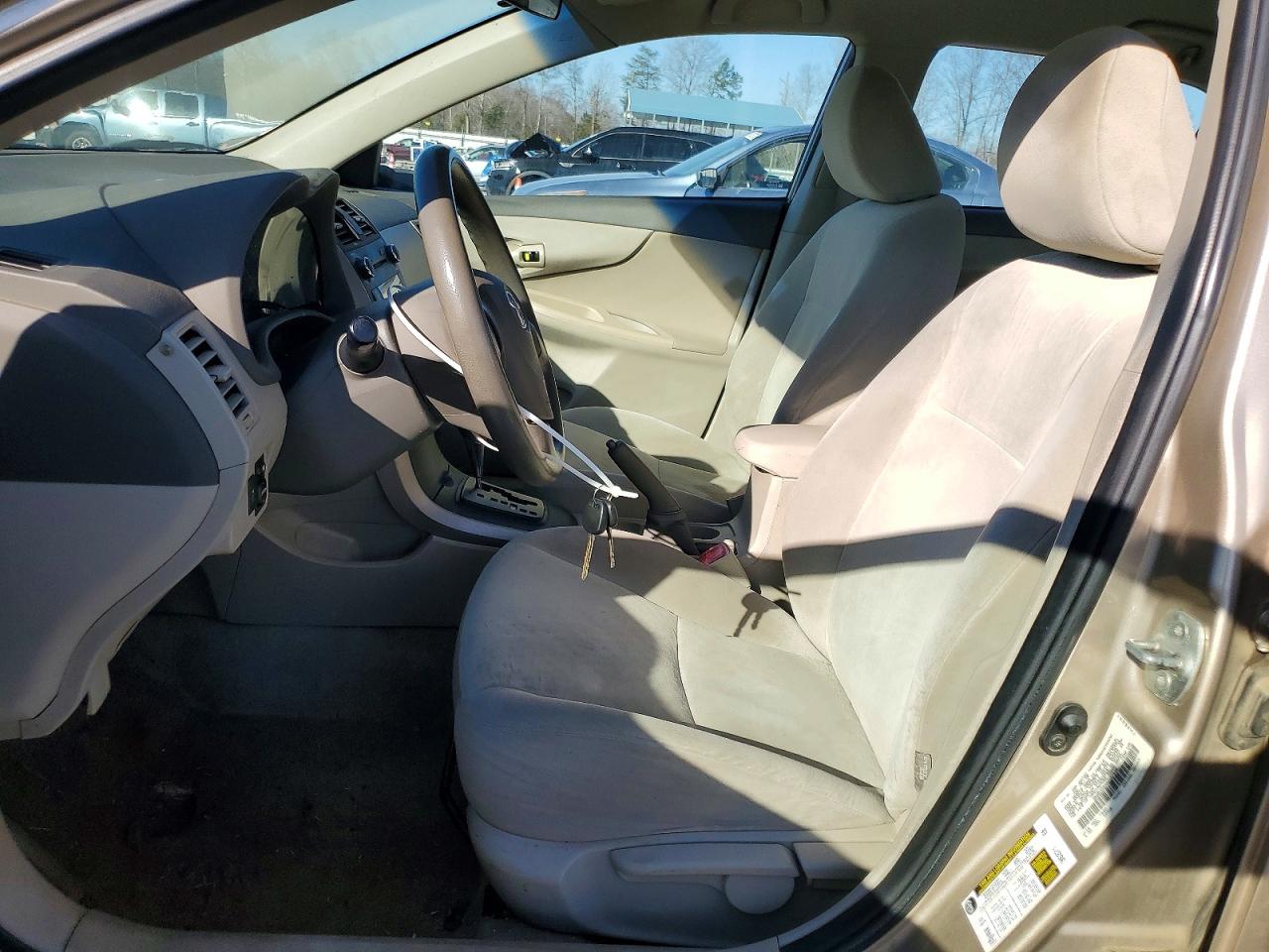 2010 TOYOTA COROLLA BASE photo 7