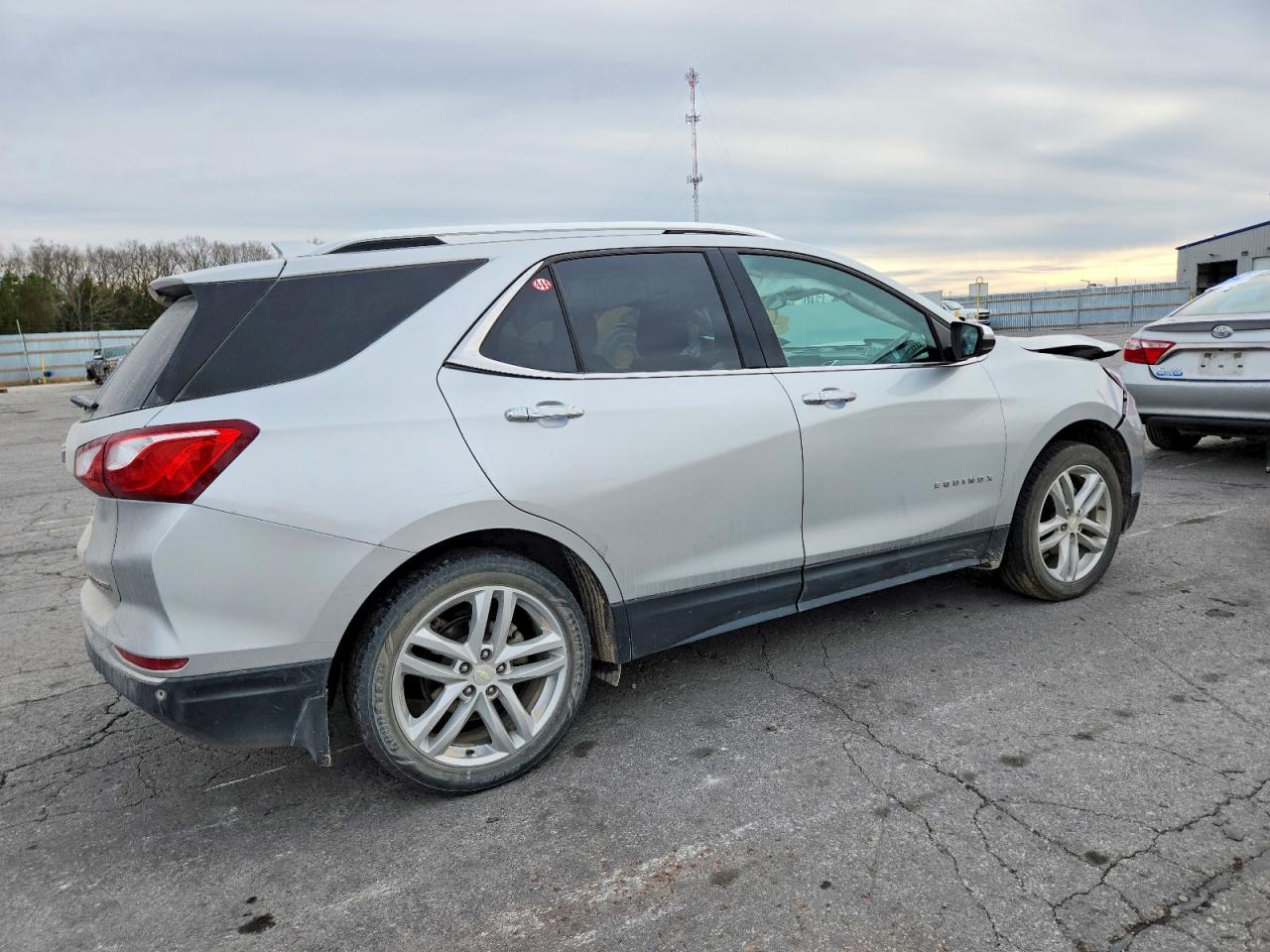 2018 CHEVROLET EQUINOX PREMIER photo 3