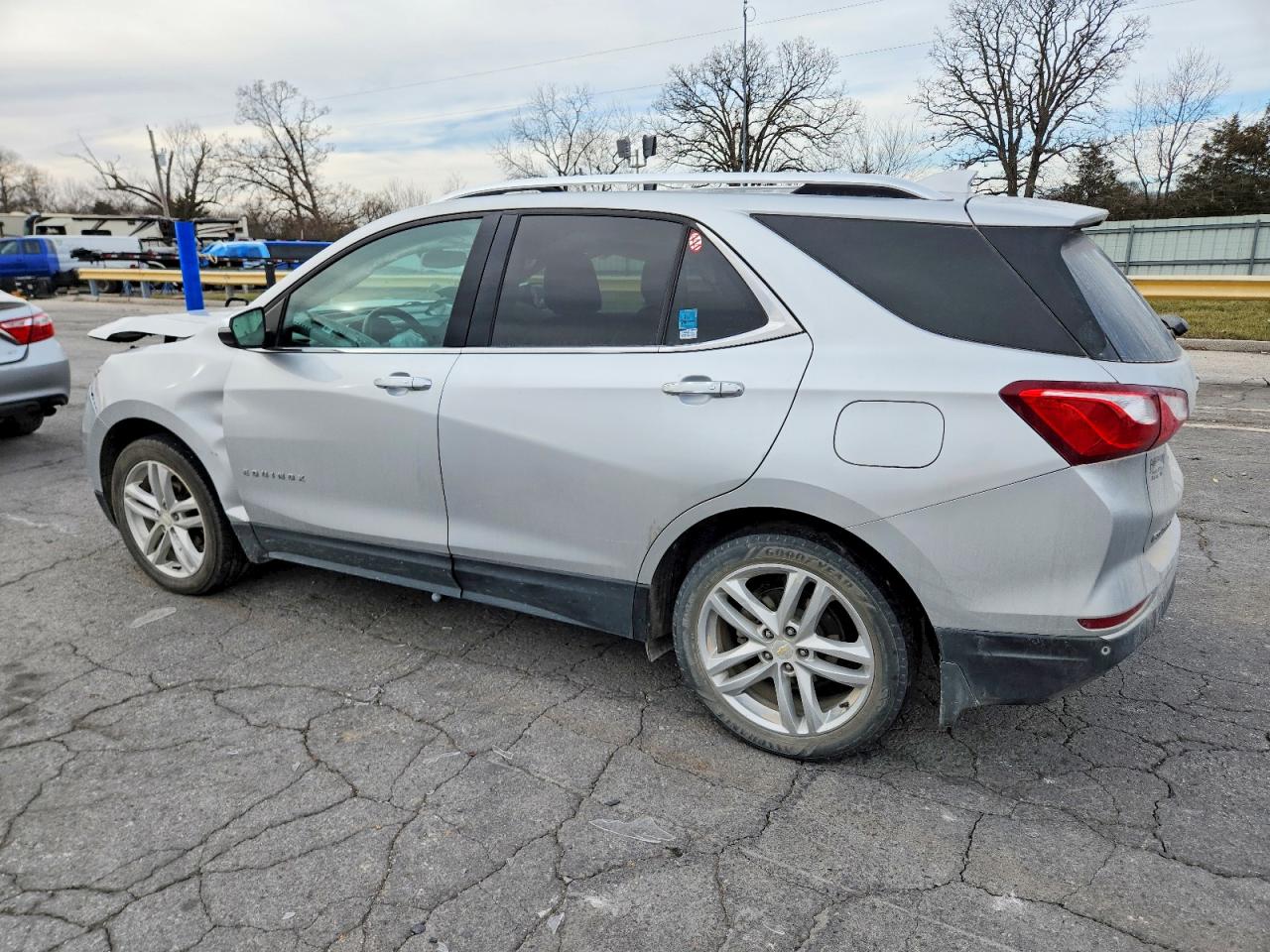 2018 CHEVROLET EQUINOX PREMIER photo 2