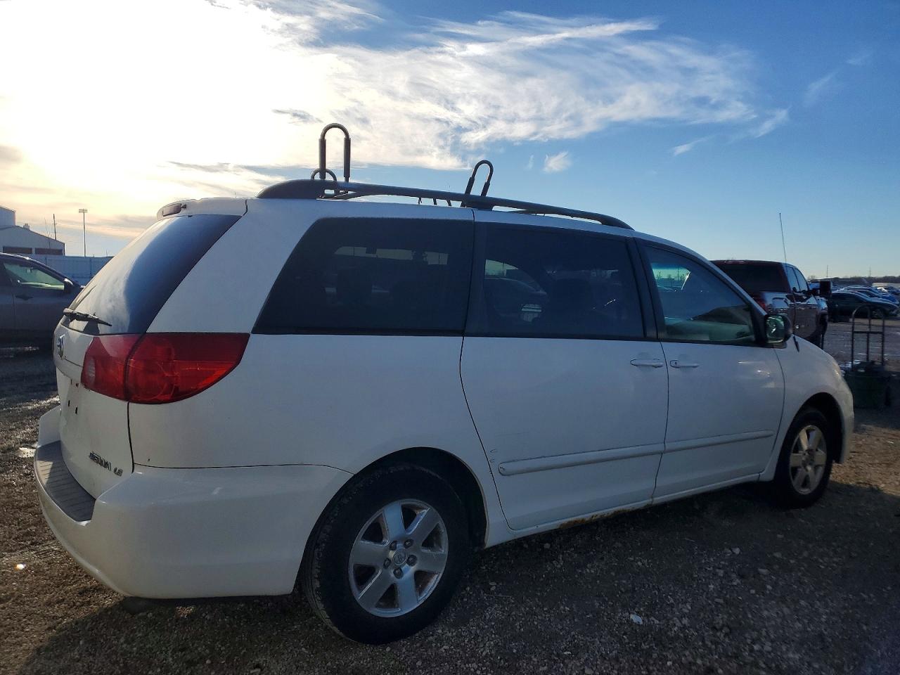 2006 TOYOTA SIENNA photo 3