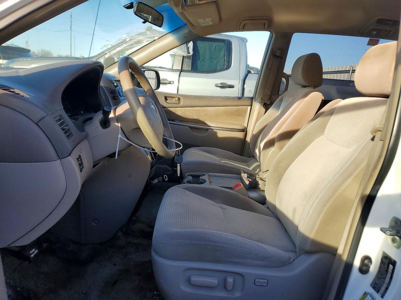 2006 TOYOTA SIENNA photo 7
