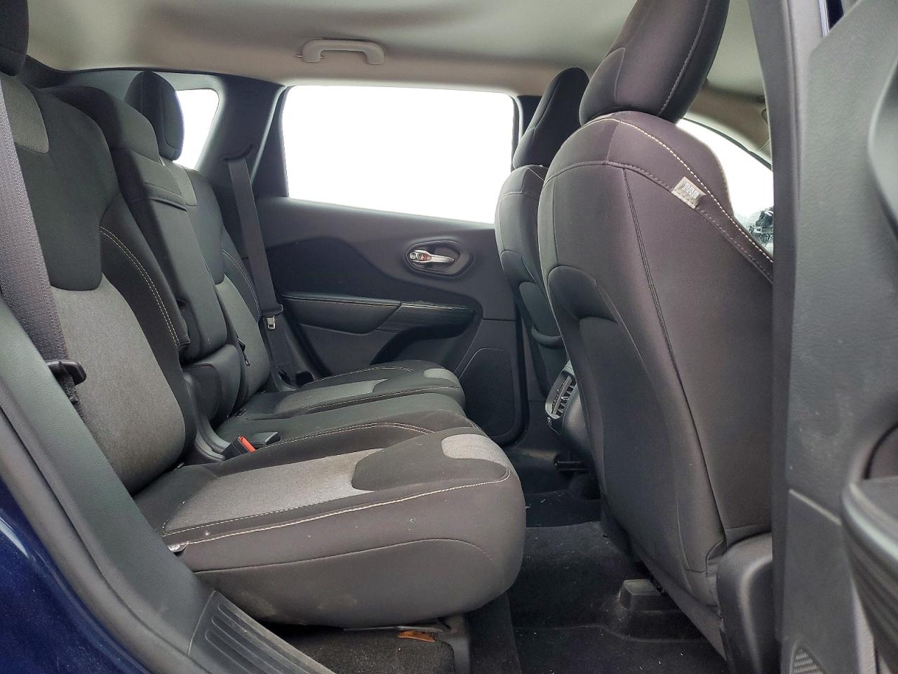 2015 JEEP CHEROKEE SPORT photo 11