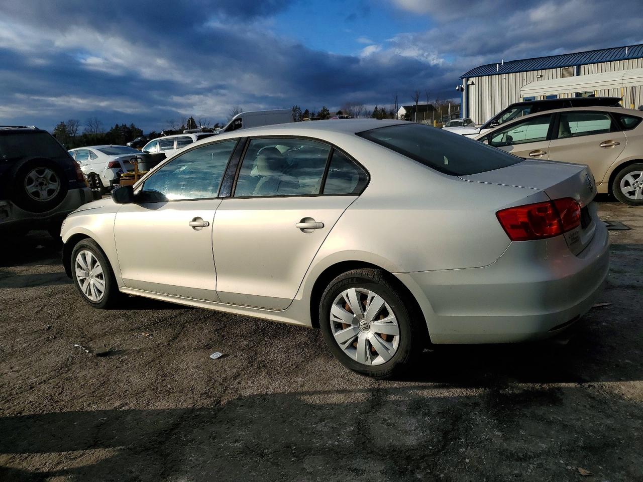 2012 VOLKSWAGEN JETTA BASE photo 2
